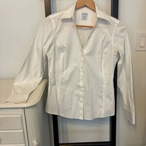 Size 2P Brooks Brothers non-iron White Button-Up Shirt. EUC. Classic design.